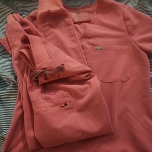 Figs Coral Scrub Ensemble